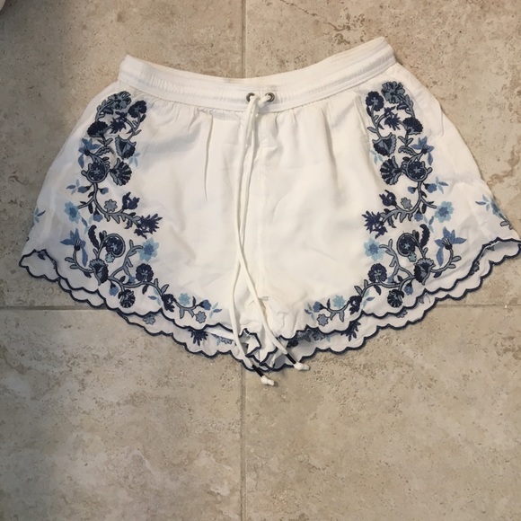 Abercrombie & Fitch Pants - Abercrombie and Fitch Floral Drawstring Shorts